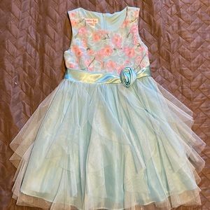 Girls dress